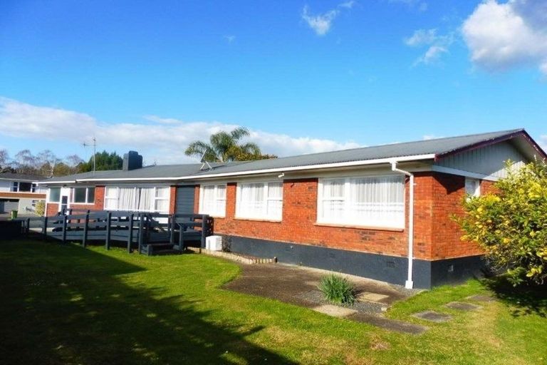 Photo of property in 19 Samuel Place, Queenwood, Hamilton, 3210