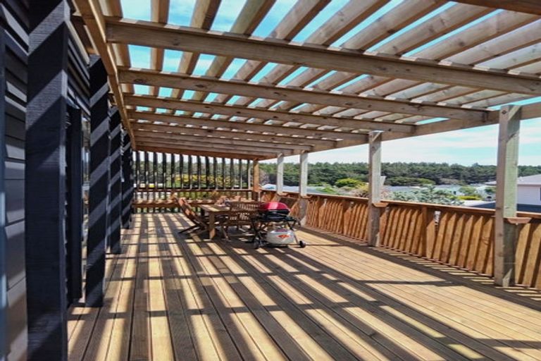 Photo of property in 6 Arataki Grove, Waitarere Beach, Levin, 5510