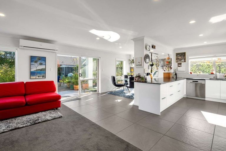 Photo of property in 20 Linkwater Way, Parklands, Christchurch, 8083