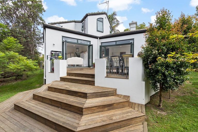 Photo of property in 2/8 Tui Glen Road, Birkenhead, Auckland, 0626