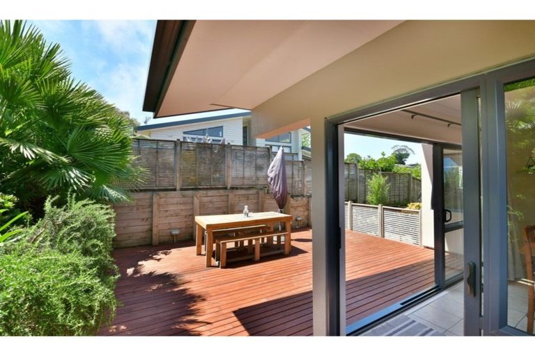 Photo of property in 88a Brian Crescent, Stanmore Bay, Whangaparaoa, 0932