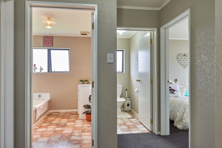Photo of property in 87 Parnell Heights, Kelvin Grove, Palmerston North, 4414