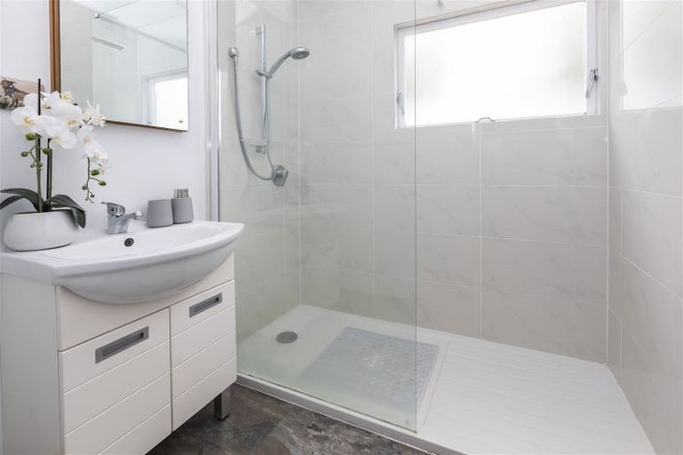 Photo of property in 20 Raekura Place, Redcliffs, Christchurch, 8081