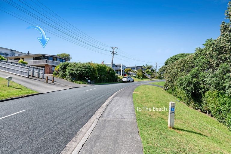 Photo of property in 25a Tindalls Bay Road, Tindalls Beach, Whangaparaoa, 0930
