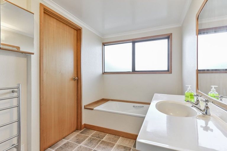 Photo of property in 39 Main Rd Clive, Clive, 4102