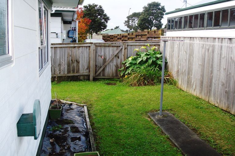 Photo of property in 2/25 Cromdale Avenue, Highland Park, Auckland, 2010