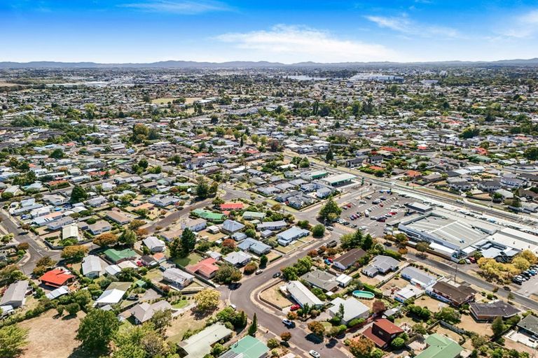 Photo of property in 65 Resthill Crescent, Glenview, Hamilton, 3206