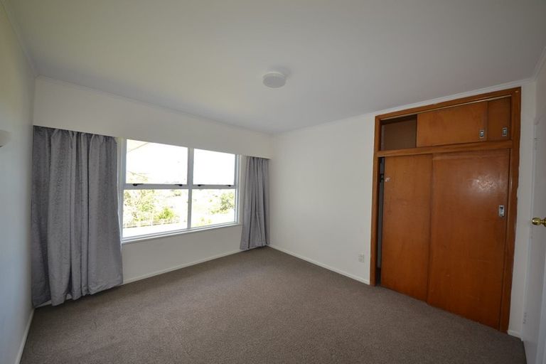 Photo of property in 27 Chivalry Road, Glenfield, Auckland, 0629