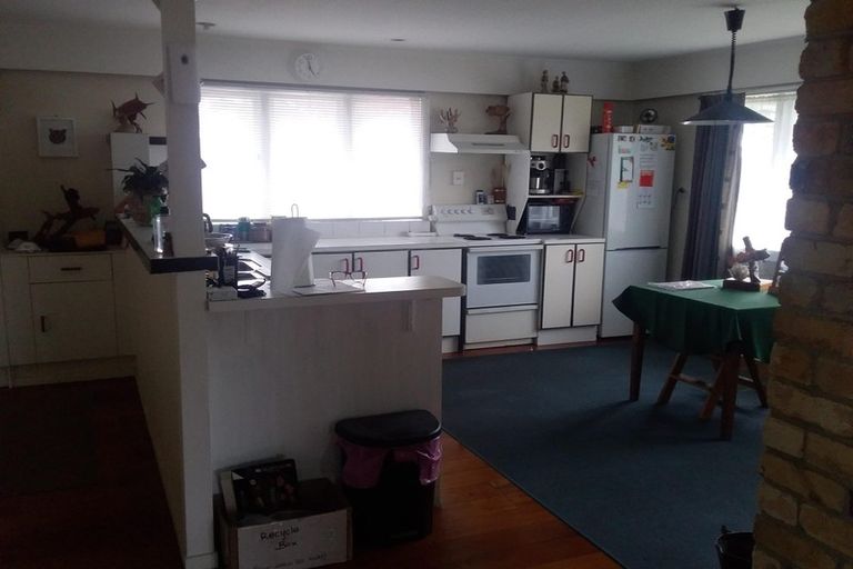 Photo of property in 125 Millbrook Road, Sunnyvale, Auckland, 0612