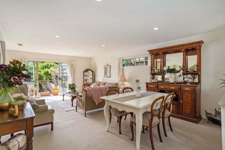 Photo of property in Lakeview Terrace, 1/14 Ambrico Place, New Lynn, Auckland, 0600