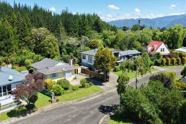 Photo of property in 30 Sunbelt Crescent, Takaka, 7110