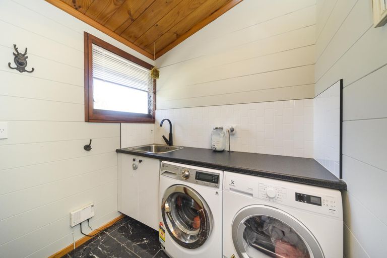 Photo of property in 3 Alma Place, Milson, Palmerston North, 4414