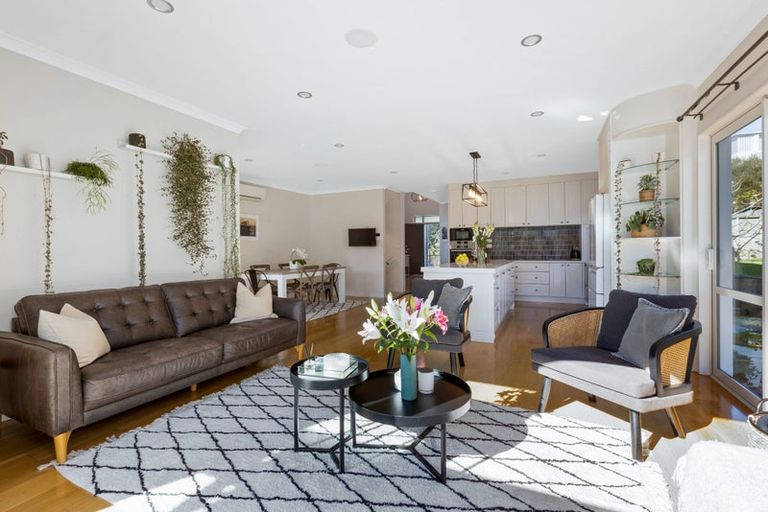 Photo of property in 9 Taraire Place, Orewa, 0931