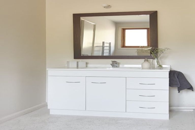 Photo of property in 5 Lapwing Lane, Mount Pleasant, Christchurch, 8081