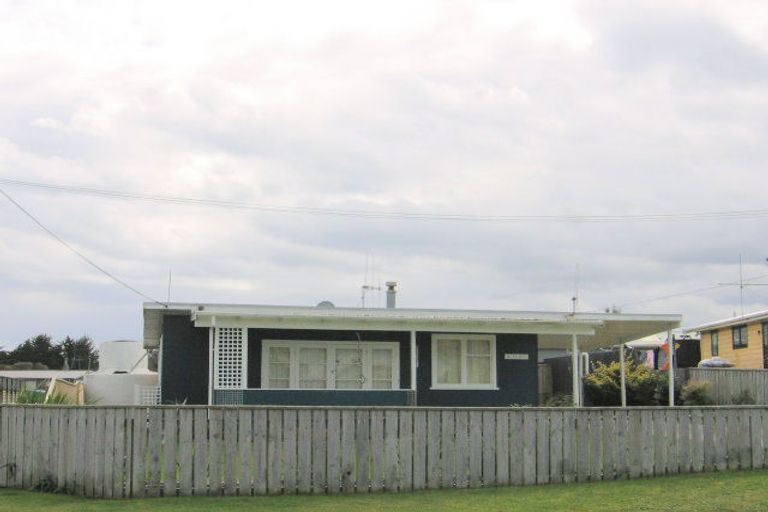Photo of property in 4 Kent Terrace, Foxton Beach, Foxton, 4815