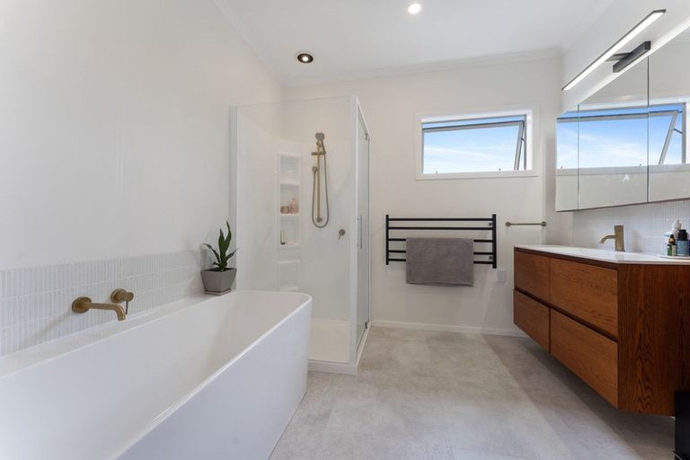 Photo of property in 51b Omata Road, Marfell, New Plymouth, 4310