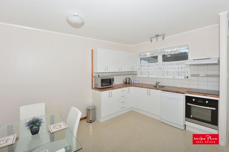 Photo of property in 12 Graham Street, One Tree Point, 0118