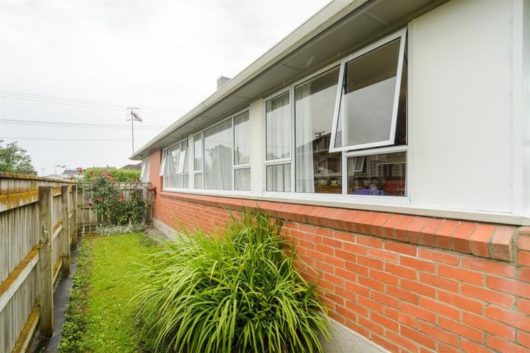 Photo of property in 27 Holland Crescent, Bulls, 4818