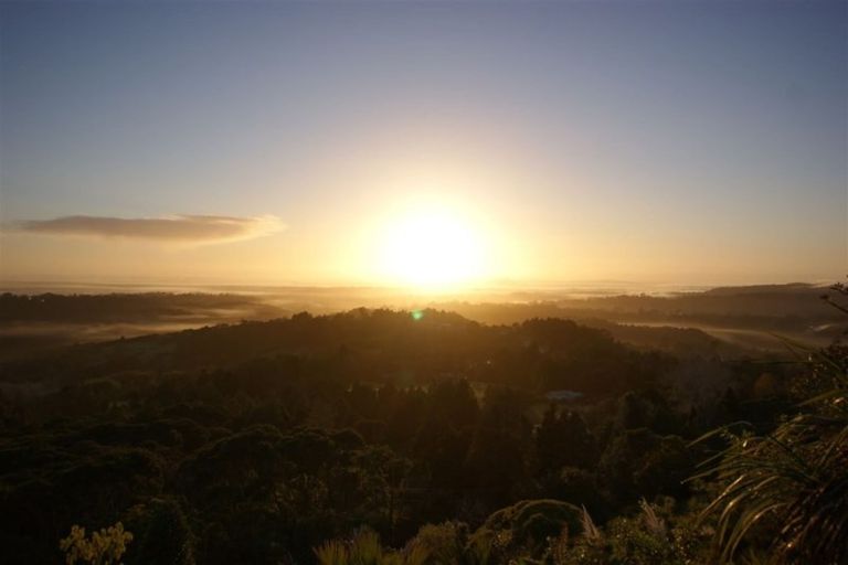 Photo of property in 850 West Coast Road, Waiatarua, Auckland, 0604