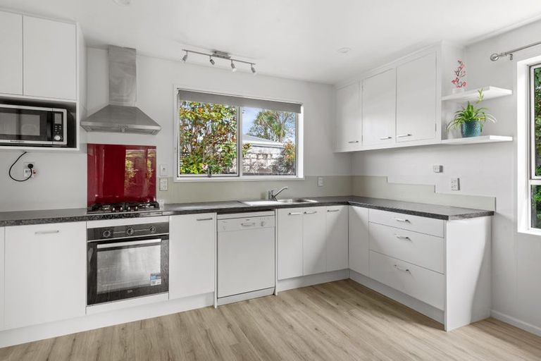 Photo of property in 2/11 Peckham Lane, Woolston, Christchurch, 8062