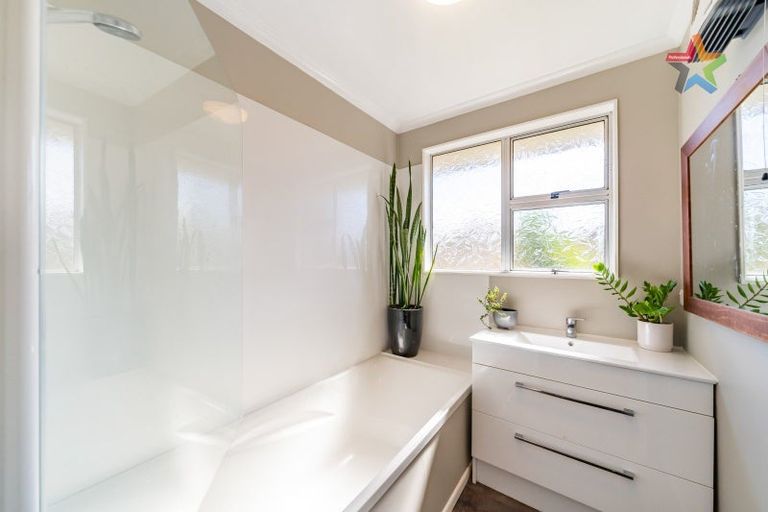 Photo of property in 172 Holborn Drive, Stokes Valley, Lower Hutt, 5019