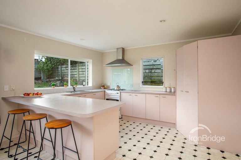 Photo of property in 2 Whitehouse Road, Titahi Bay, Porirua, 5022