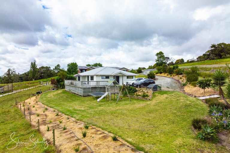 Photo of property in 20 Matai Drive, Maungaturoto, 0520
