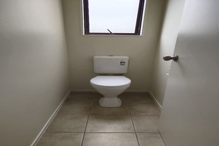 Photo of property in 25 Spalding Rise, Golflands, Auckland, 2013