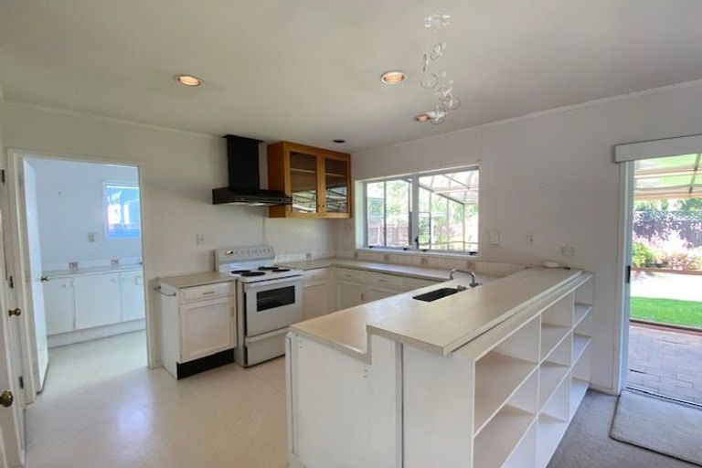 Photo of property in 10 Mimosa Place, Half Moon Bay, Auckland, 2012