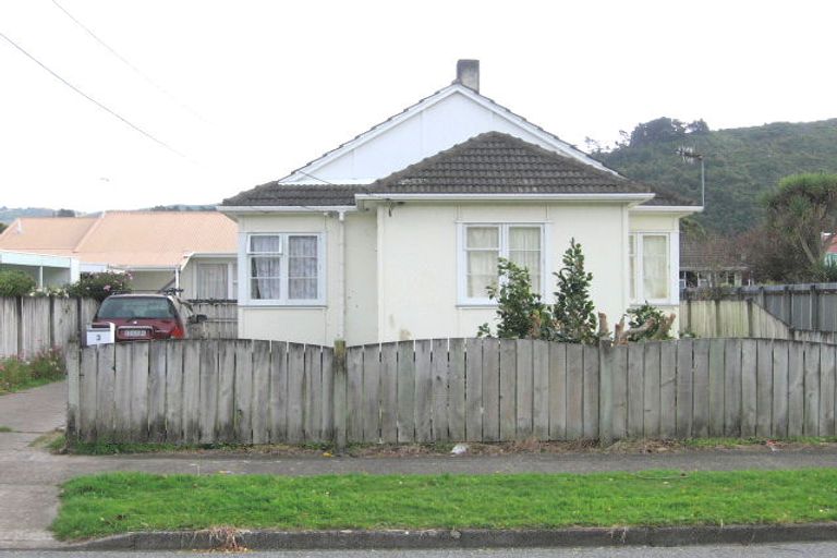 Photo of property in 3 Pringle Street, Taita, Lower Hutt, 5011