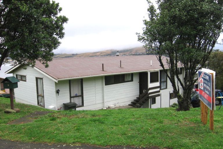 Photo of property in 2 Fitzpatrick Street, Newlands, Wellington, 6037