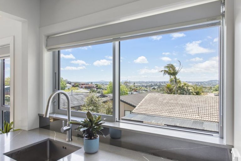 Photo of property in 2/39 Te Atatu Road, Te Atatu South, Auckland, 0610