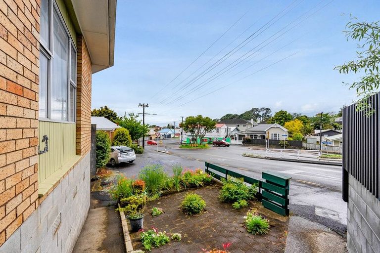 Photo of property in 2/4 Standish Street, New Plymouth, 4310