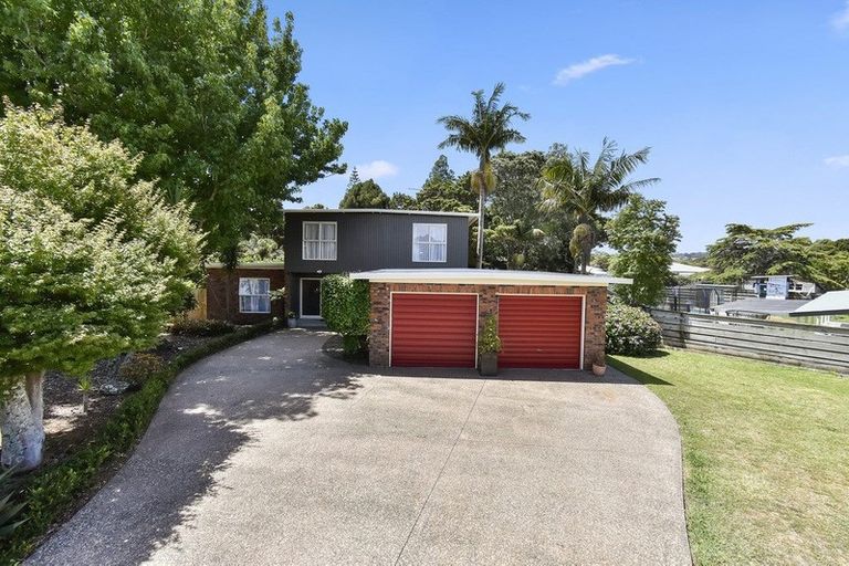 Photo of property in 11 Iorangi Place, Hillpark, Auckland, 2102