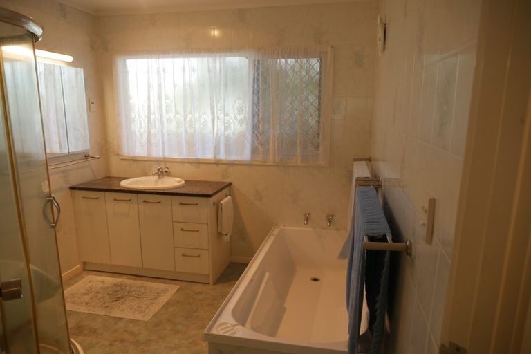 Photo of property in 6 Birdie Place, Red Beach, 0932