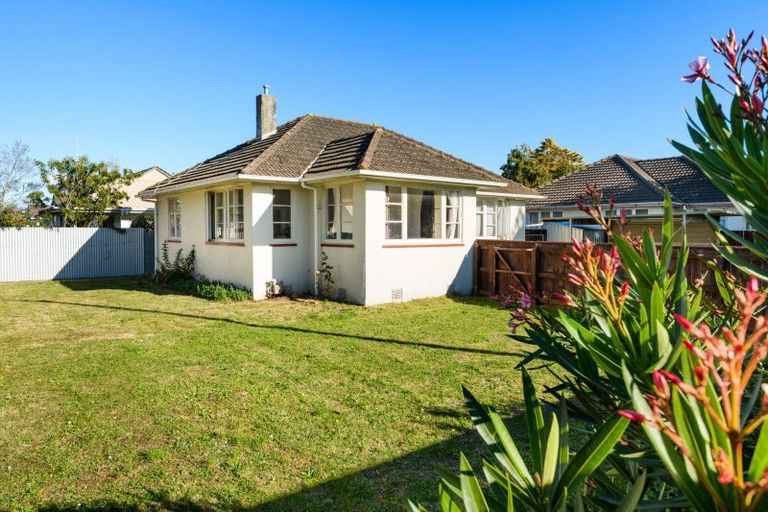 Photo of property in 660 Featherston Street, Roslyn, Palmerston North, 4414