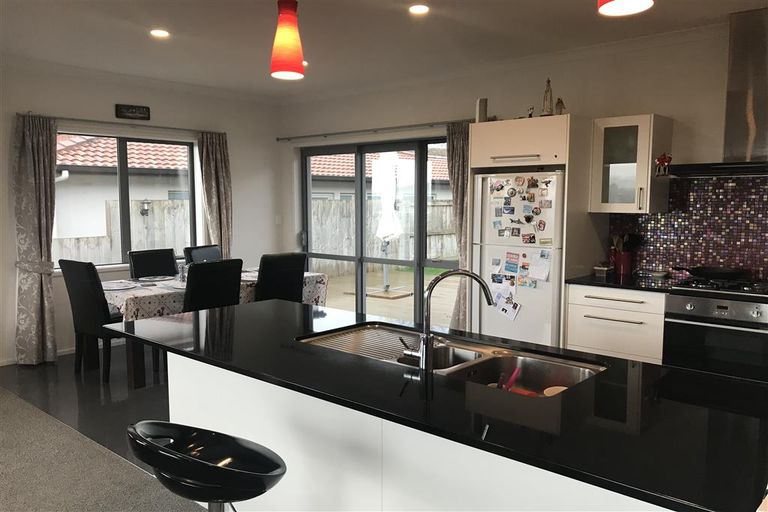 Photo of property in 34 Broadwater Close, Pyes Pa, Tauranga, 3112