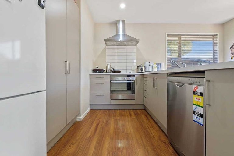 Photo of property in 42 Thackeray Place, Waltham, Christchurch, 8023