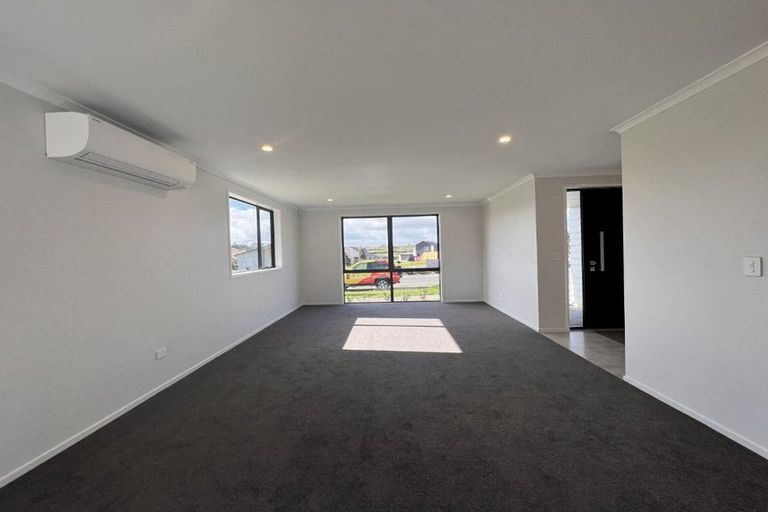 Photo of property in 16 Te Rata Boulevard, Karaka, 2124