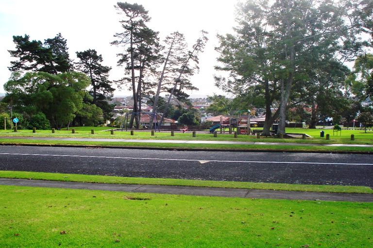 Photo of property in 2/25 Cromdale Avenue, Highland Park, Auckland, 2010