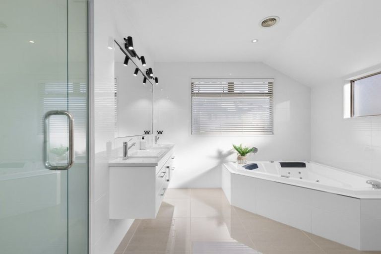 Photo of property in 21 Dalethorpe Avenue, Fairfield, Hamilton, 3214