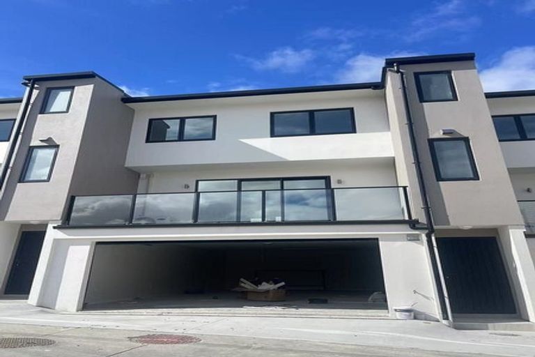 Photo of property in 1 Lemon Tree Lane, Flat Bush, 2019