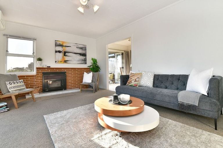 Photo of property in 15 Hand Road, Helensville, 0800