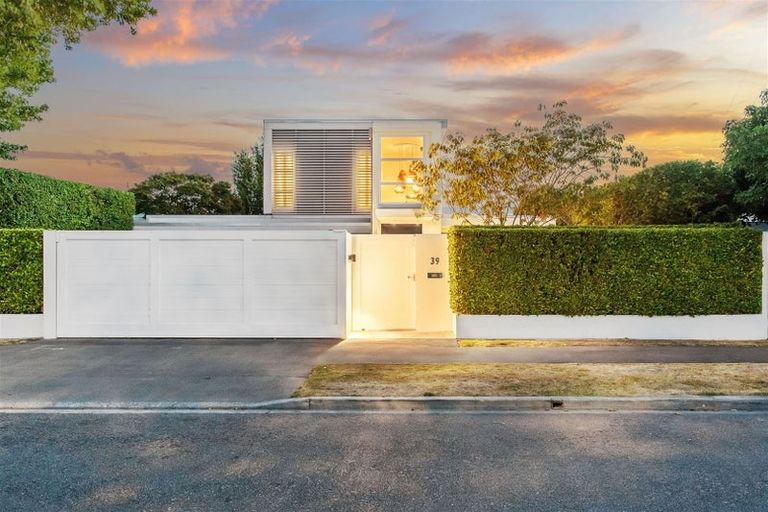 Photo of property in 39 Weka Street, Fendalton, Christchurch, 8041