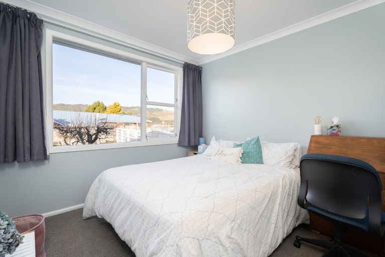 Photo of property in 2 Fitzwilliam Terrace, Tawa, Wellington, 5028