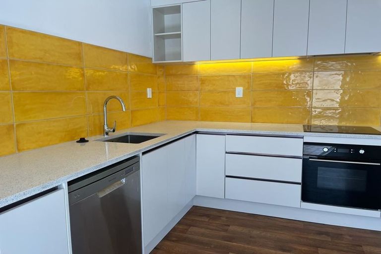 Photo of property in 2/2 Aotea Road, Glen Eden, Auckland, 0602