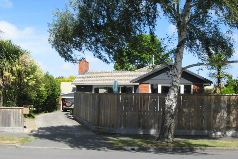 Photo of property in 3 Lombard Place, Avonhead, Christchurch, 8042