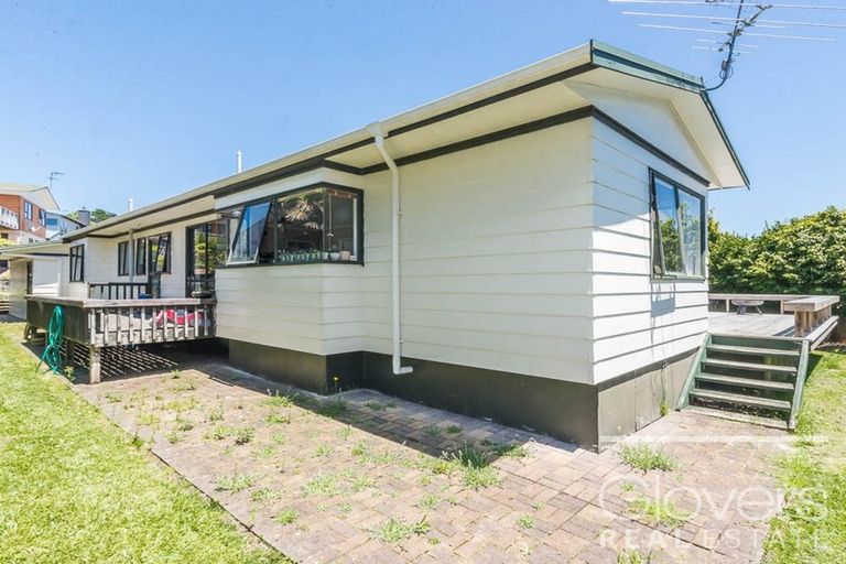 Photo of property in 31b Avonleigh Road, Green Bay, Auckland, 0604