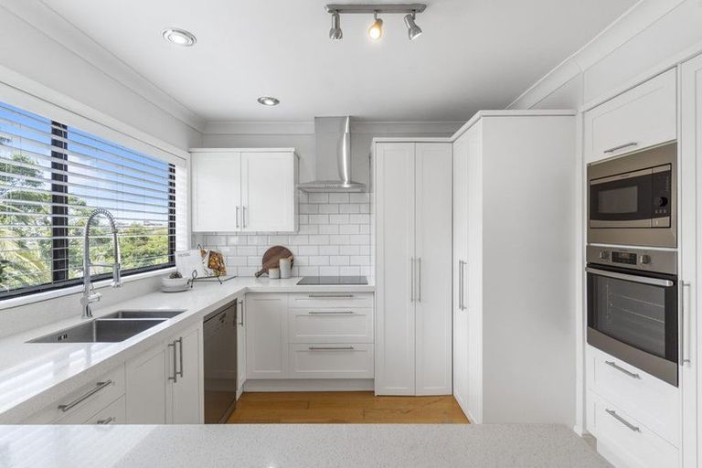 Photo of property in 55 Seaton Road, Murrays Bay, Auckland, 0630