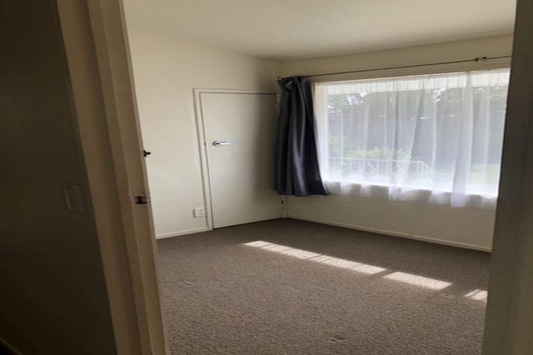 Photo of property in 312 Glenfield Road, Glenfield, Auckland, 0629